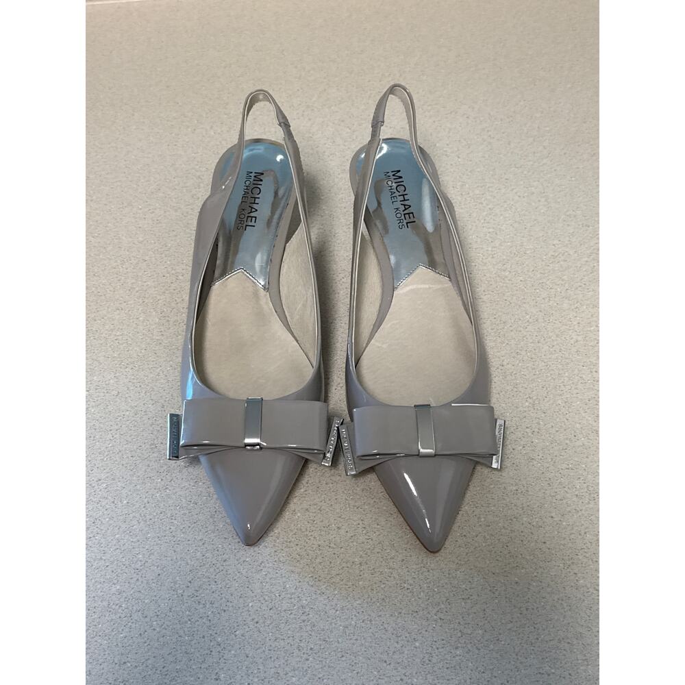 Michael Kors Grey Patent Leather Sling Back  Kitten Heels Bow Detail Size 7 - Picture 3 of 7